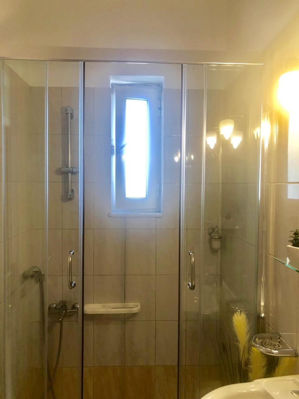 Lovely Apartments D Патра Екстериор снимка