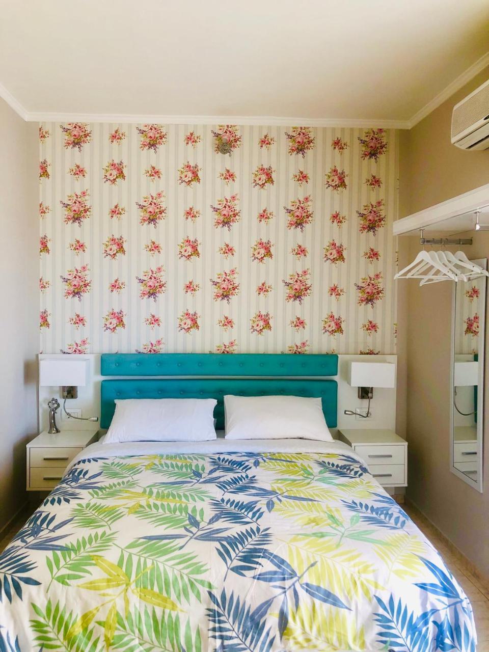 Lovely Apartments D Патра Екстериор снимка