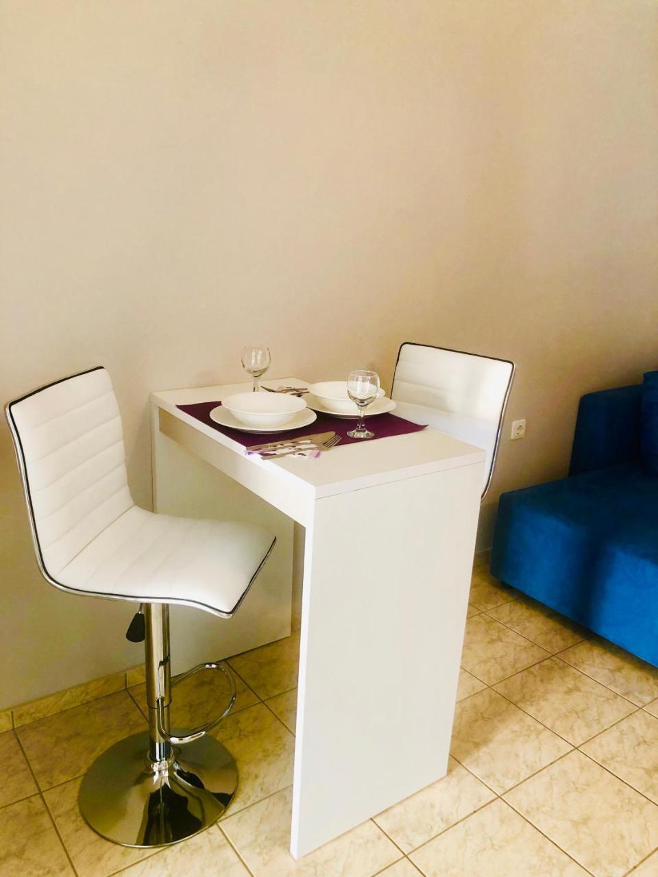 Lovely Apartments D Патра Екстериор снимка