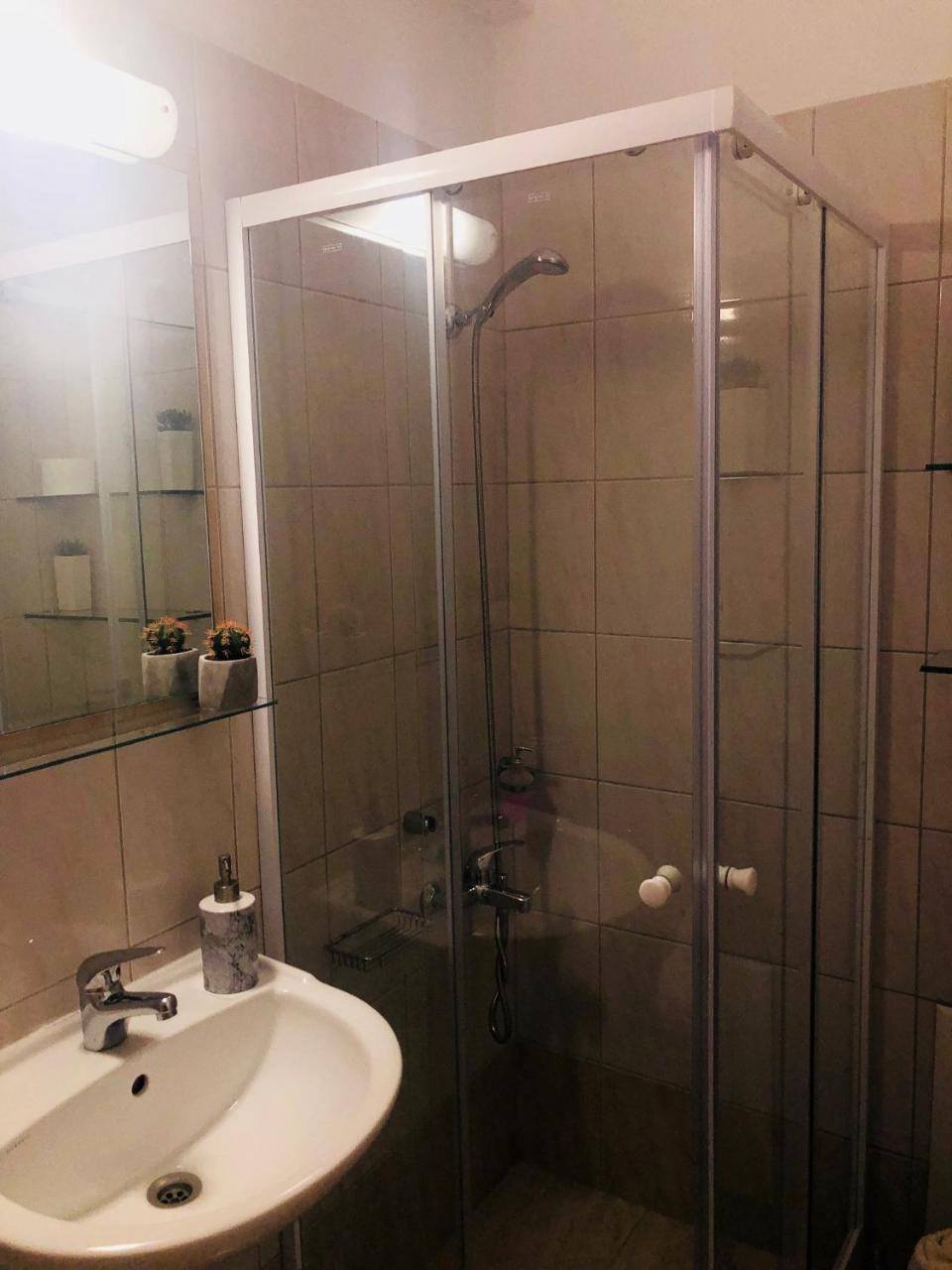 Lovely Apartments D Патра Екстериор снимка