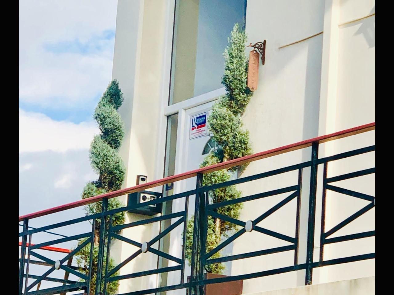 Lovely Apartments D Патра Екстериор снимка