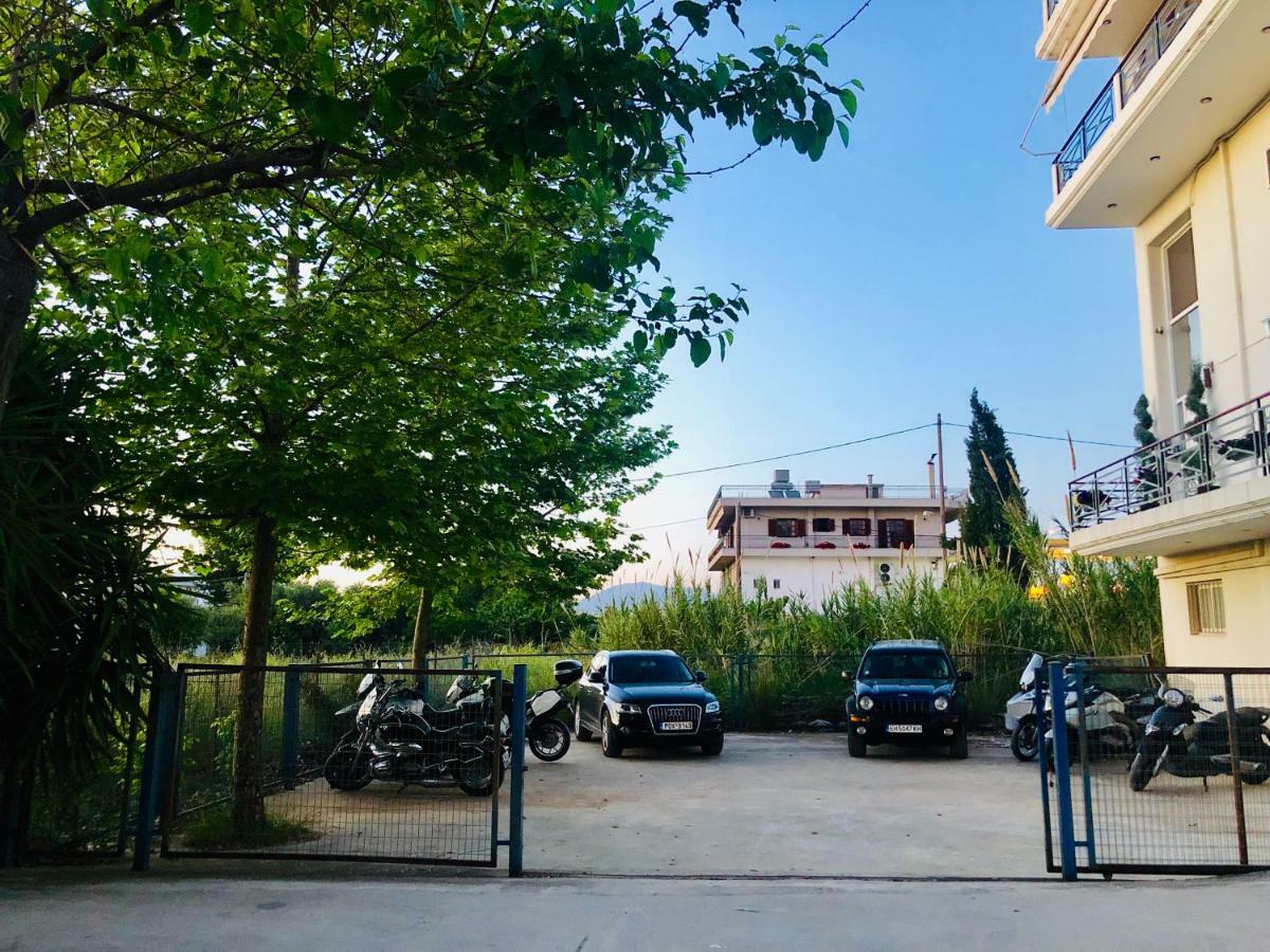 Lovely Apartments D Патра Екстериор снимка